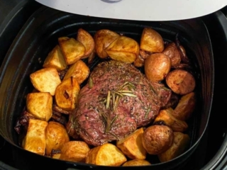 cropped-lamb-and-potatoes-in-air-fryer_l.jpg