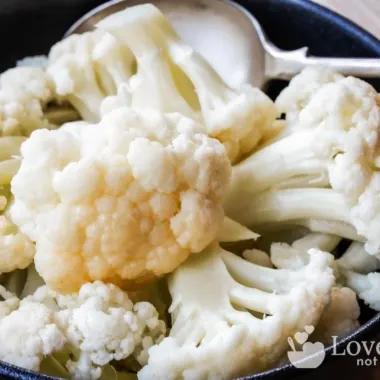 How to steam cauliflower in the microwave