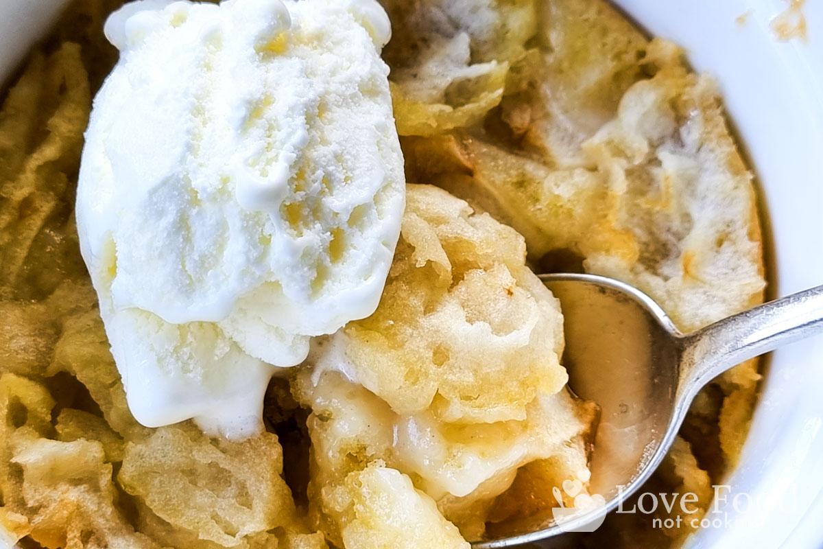 A spoonful of Instant Pot apple cobbler.