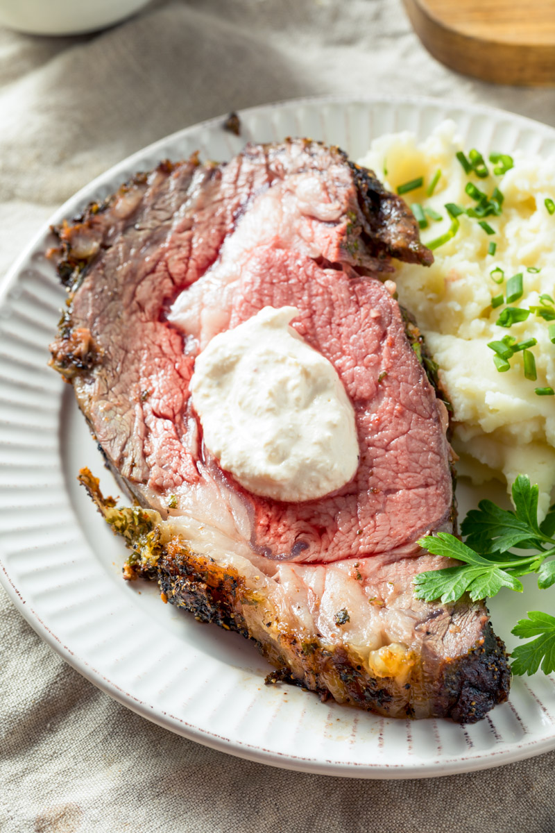 Air fried roast beef served with mashed potato and horseradish sauce. 