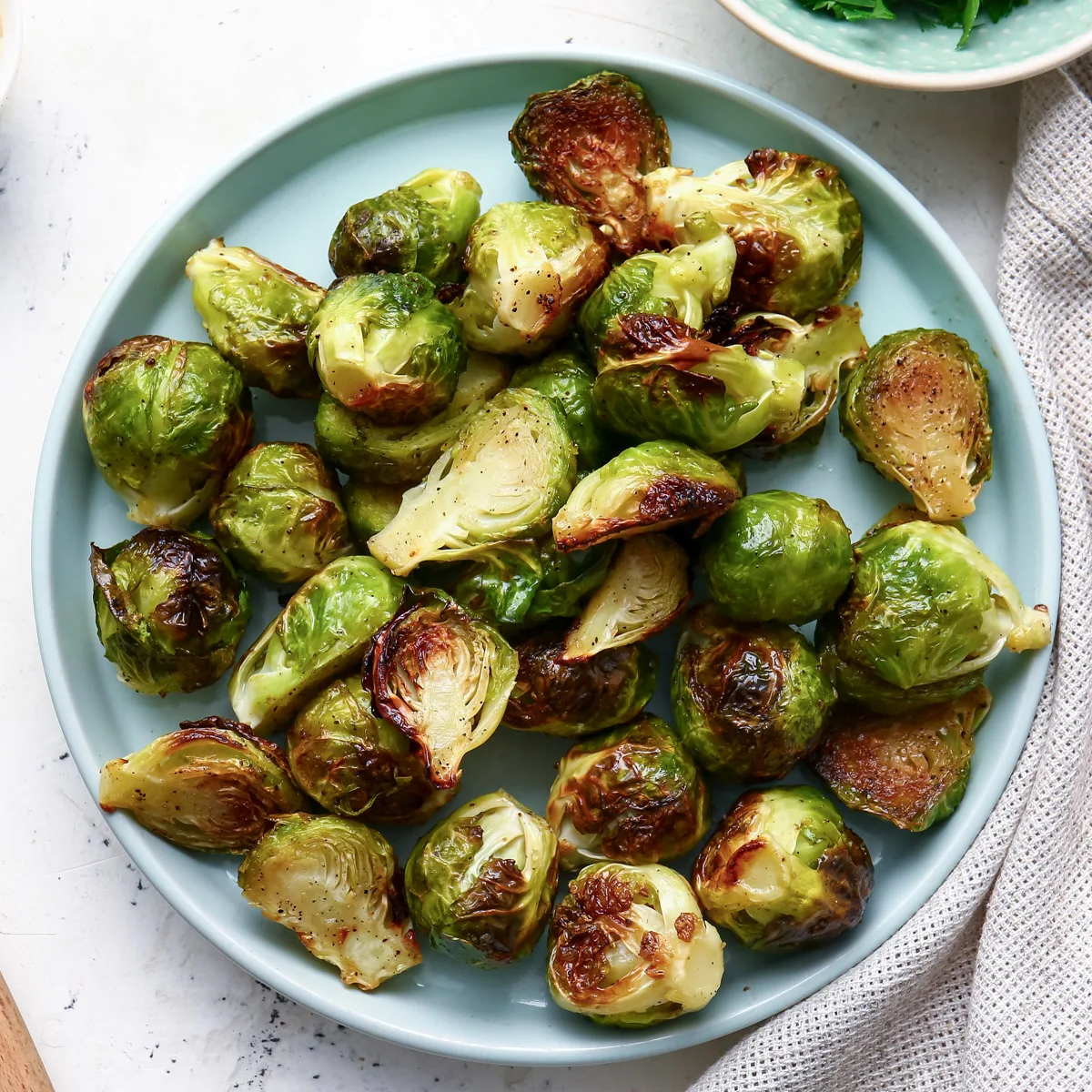 Air Fryer Brussels Sprouts {Fast & Crispy!} –